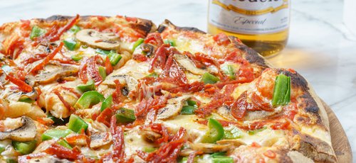Cerveza-Modelo-Pizzeria-Vice-Restaurante-Antigua-Guatemala-Las-Vibras-2-Pizza.jpg